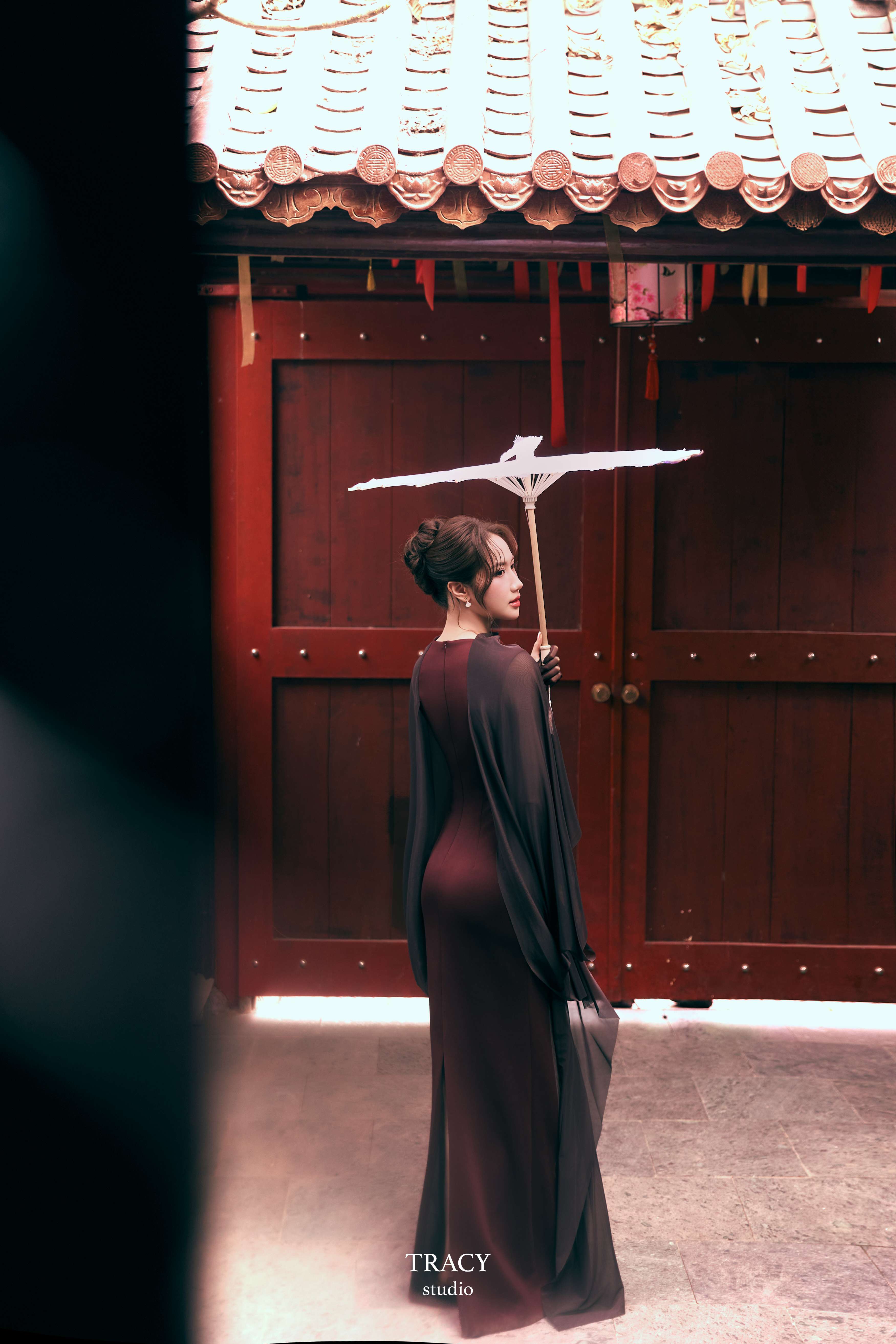 frontend/img/gallery/anh-tet-yem-ao-dai/tracy-studio-chup-concept-ao-dai-tu-tai(21).jpg